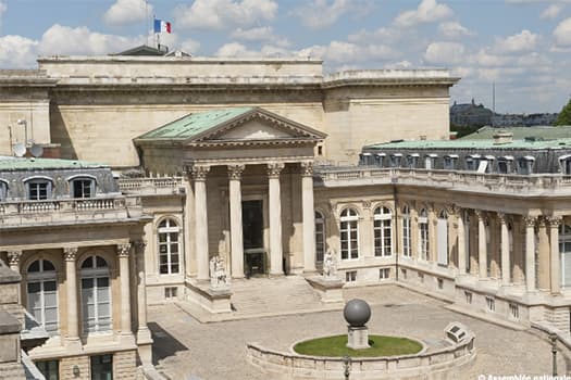 Дворец Бурбонов во Франции; yandex.ru