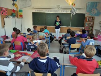 Школьники и учителя Франции; yandex.ru